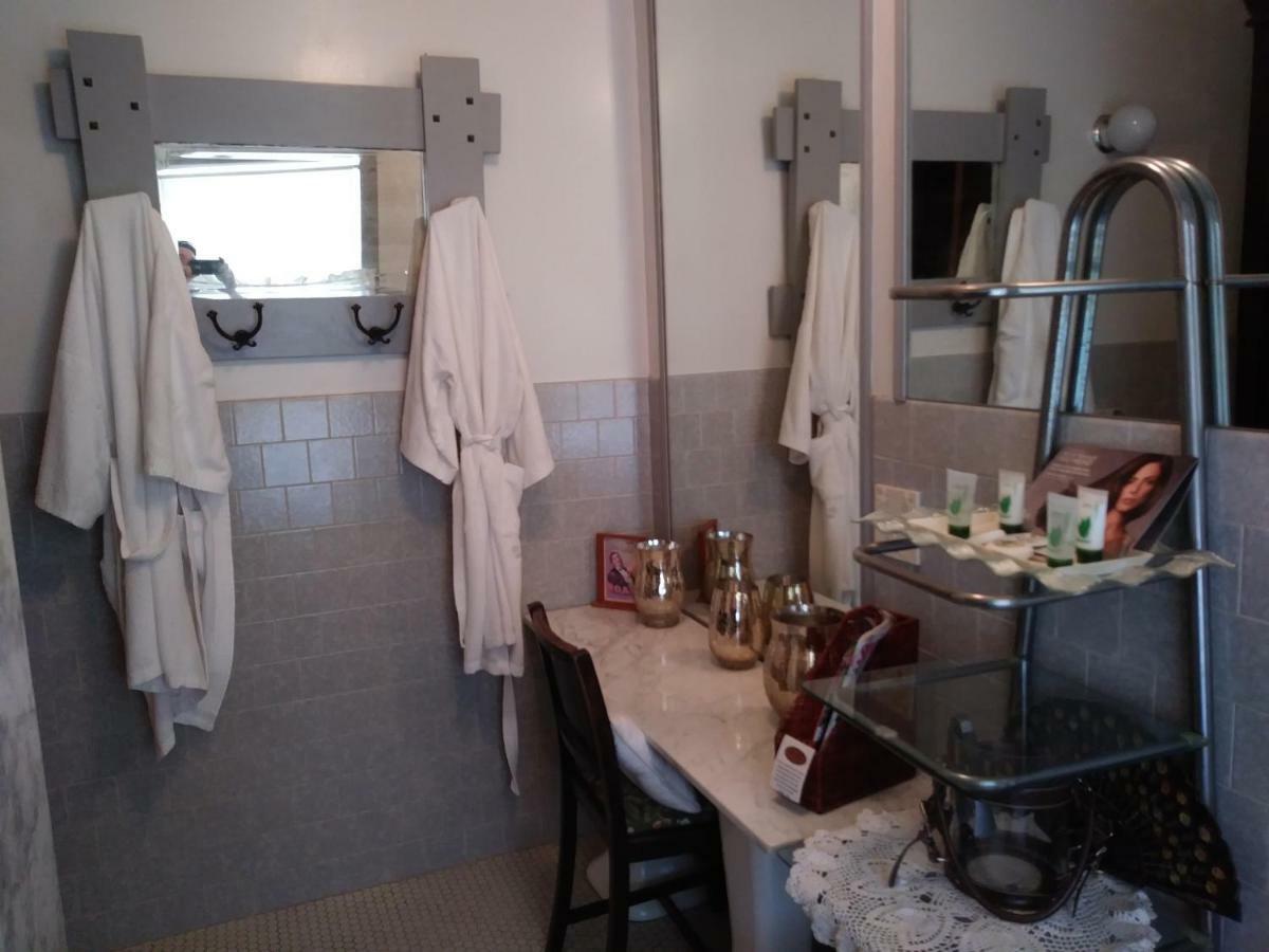 The Palm Hotel Jamestown Extérieur photo